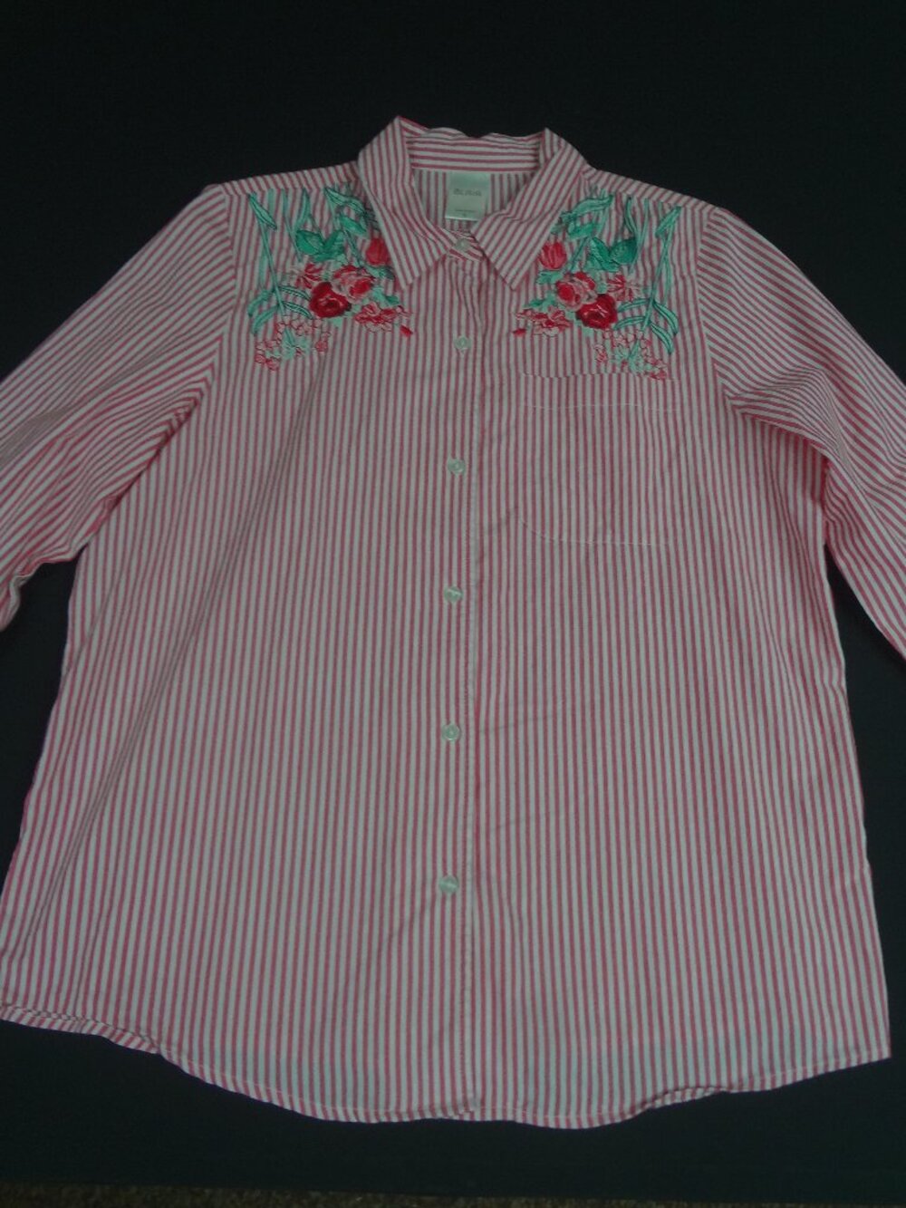 BLAIR WOMENS SIZE M RED WHITE STRIPED FLORAL EMBROIDERED BUTTON UP SHIRT M9